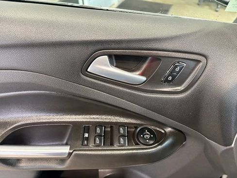 Used 2013 Ford C-MAX SEL FWD image 17