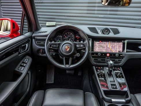 Certified 2026 Porsche Macan AWD/4WD image 13