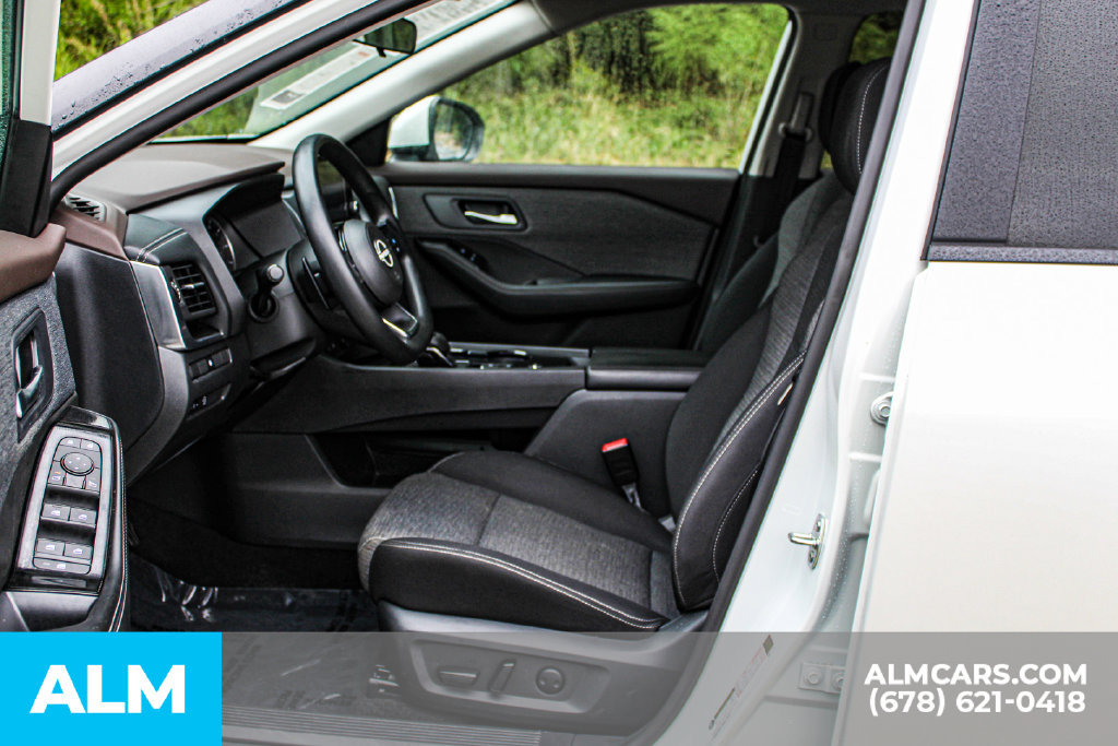 Used 2023 Nissan Rogue SV FWD image 16