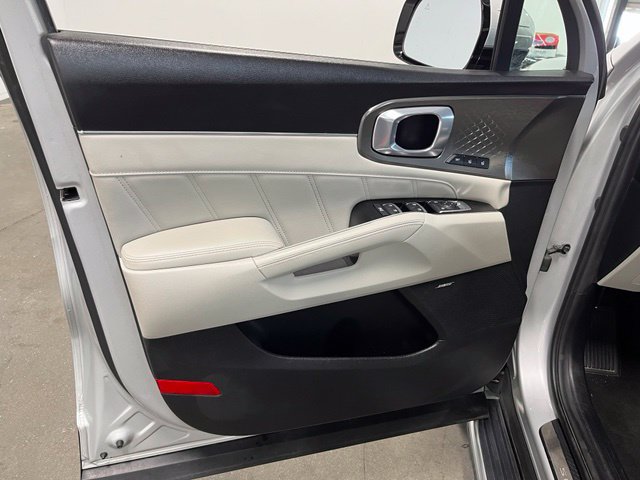 Used 2022 Kia Sorento SX Prestige w/ Panoramic Sunroof Package AWD/4WD image 24