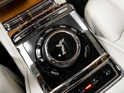 Used 2019 Rolls-Royce Phantom Sedan image 86