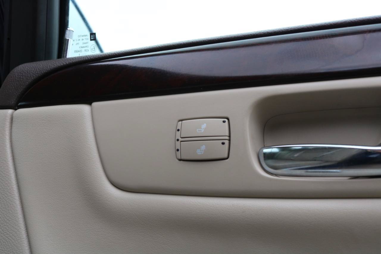 Used 2009 Cadillac DTS w/ Sun And Sound Package FWD image 33