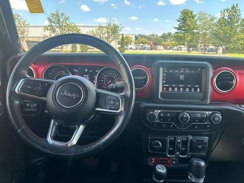 Used 2019 Jeep Wrangler Unlimited Rubicon w/ LED Lighting Group AWD/4WD image 13