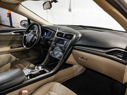 Used 2017 Ford Fusion SE FWD image 11