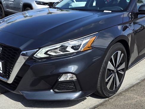 Used 2022 Nissan Altima 2.5 SV image 9