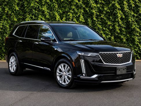 Used 2024 Cadillac XT6 Luxury FWD image 3