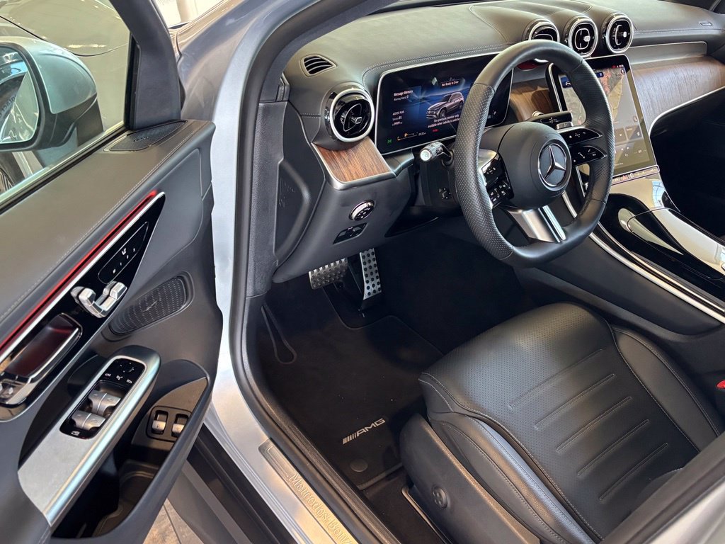 Used 2025 Mercedes-Benz GLC 350e 4MATIC image 15