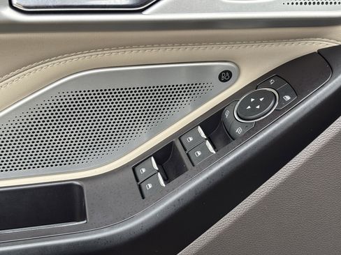 Used 2020 Ford Explorer Platinum w/ Premium Technology Package image 16