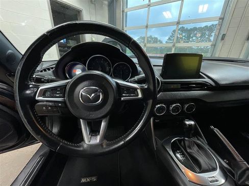 Used 2022 MAZDA MX-5 Miata RF Grand Touring RWD image 14