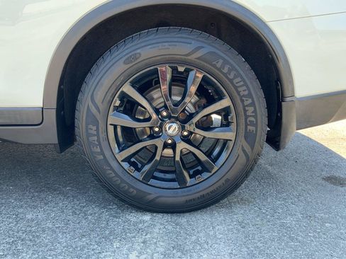 Used 2017 Nissan Rogue SV FWD image 28