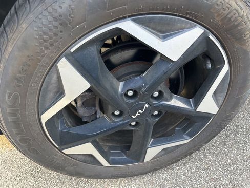 Certified 2024 Kia Seltos EX image 13