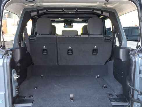 Used 2025 Jeep Wrangler Willys AWD/4WD image 9