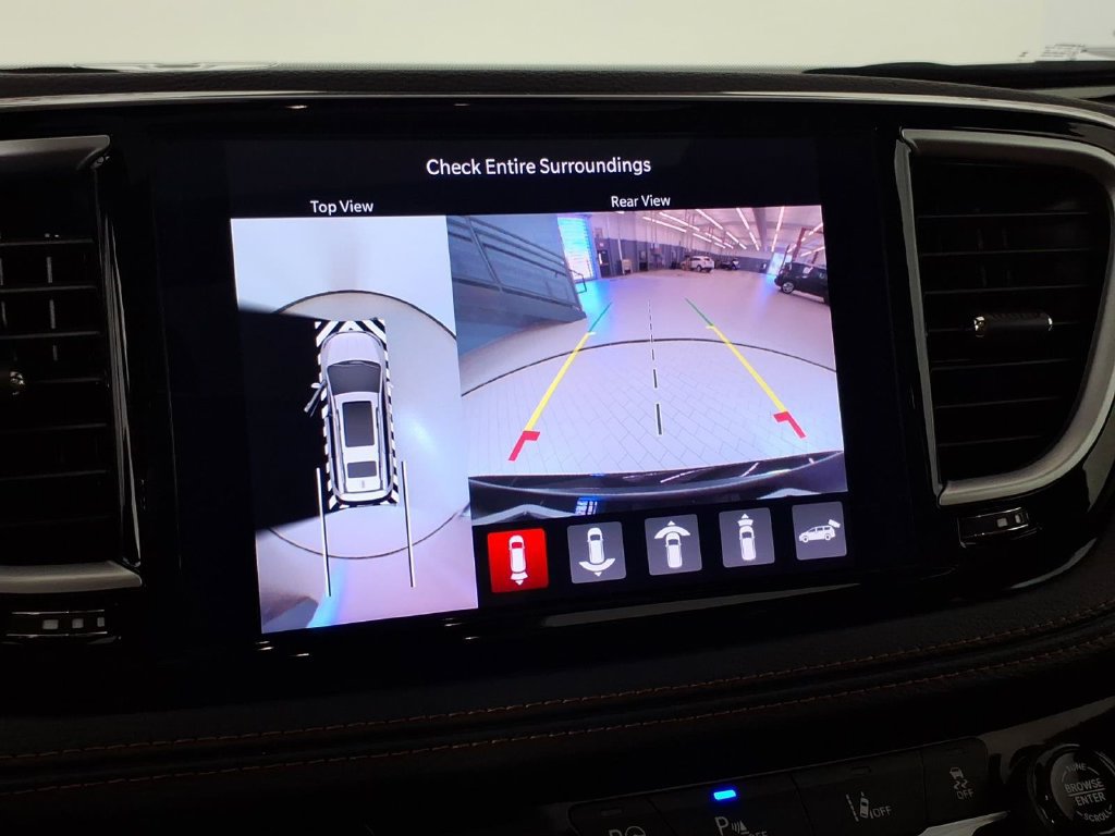 Used 2024 Chrysler Pacifica Pinnacle FWD image 29