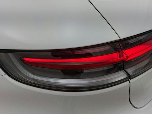 Certified 2022 Porsche Macan image 40