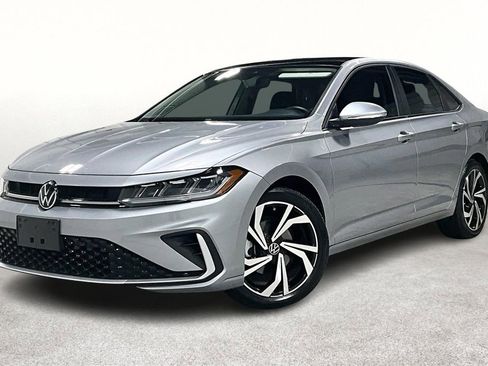 Used 2025 Volkswagen Jetta SEL image 14