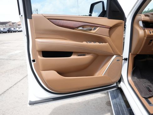 Used 2016 Cadillac Escalade ESV Platinum AWD/4WD image 15