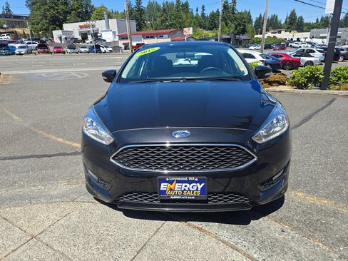 Used 2015 Ford Focus SE w/ SE Sport Package FWD image 2