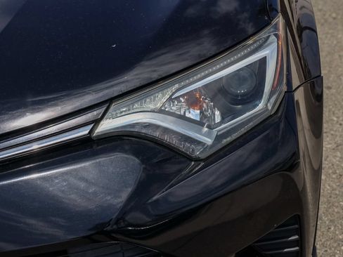 Used 2016 Toyota RAV4 LE FWD image 10