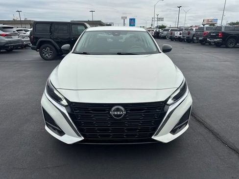 Used 2025 Nissan Altima 2.5 SV FWD image 8