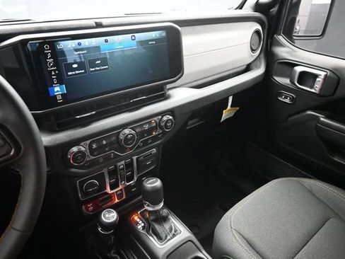 Used 2024 Jeep Gladiator Sport AWD/4WD image 8