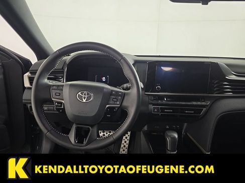 Used 2025 Toyota Camry SE AWD/4WD image 12