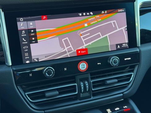 Used 2025 Porsche Macan image 20