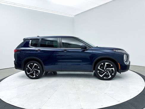 Used 2023 Mitsubishi Outlander SE image 37