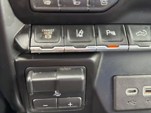 Used 2020 Chevrolet Silverado 2500 High Country w/ Technology Package image 25