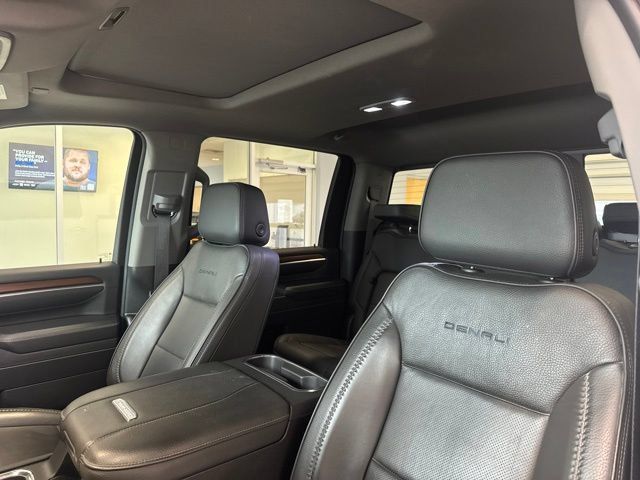 Used 2025 GMC Sierra 3500 Denali AWD/4WD image 17
