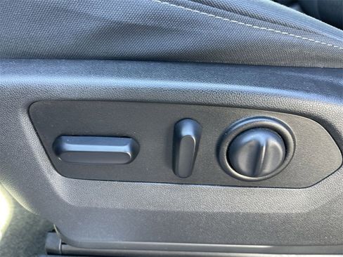 Used 2020 GMC Sierra 1500 SLE w/ SLE Value Package image 12