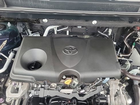 Used 2021 Toyota RAV4 XLE w/ Convenience Package FWD image 10