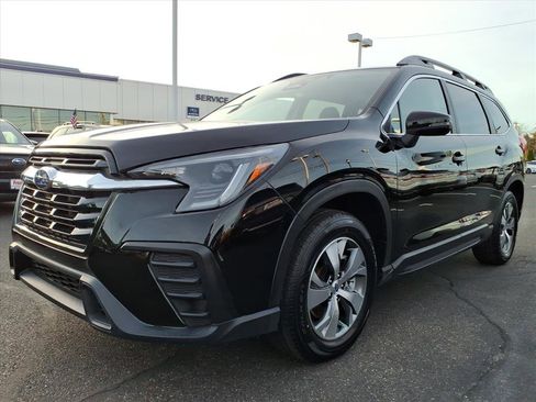 Used 2023 Subaru Ascent Premium w/ Convenience Package image 2