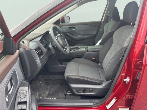 Used 2021 Nissan Rogue SV image 13