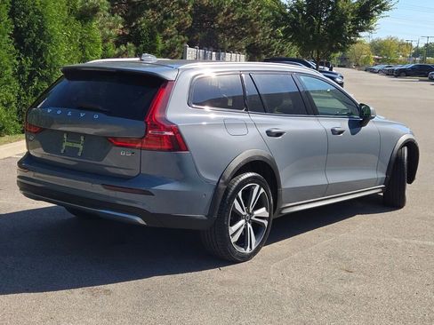 Used 2024 Volvo V60 B5 Cross Country Plus image 12