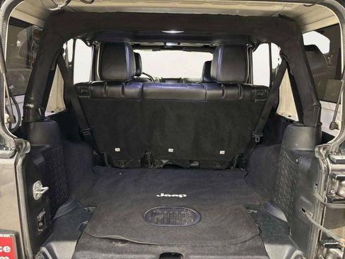 Used 2016 Jeep Wrangler Unlimited Rubicon image 18