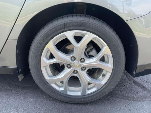 Used 2017 Chevrolet Volt Premier w/ Driver Confidence II Package FWD image 7
