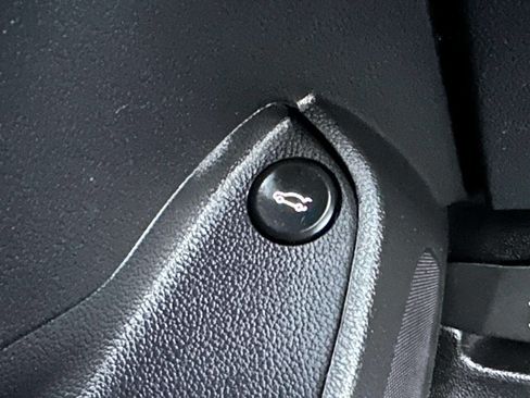 Used 2019 Chevrolet Cruze LT image 31