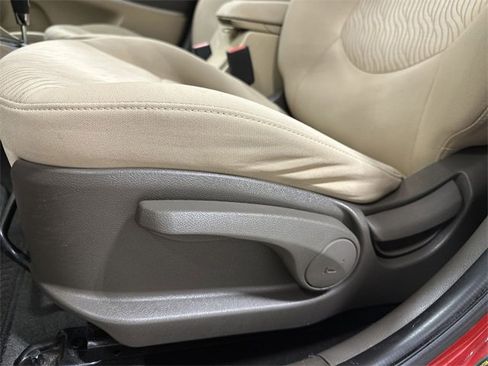 Used 2013 Hyundai Accent GLS w/ Premium Pkg image 15