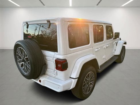 Used 2023 Jeep Wrangler Unlimited Sahara image 6