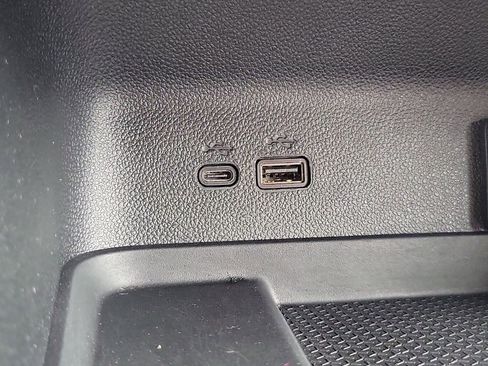 Used 2024 Chevrolet Traverse RS image 21