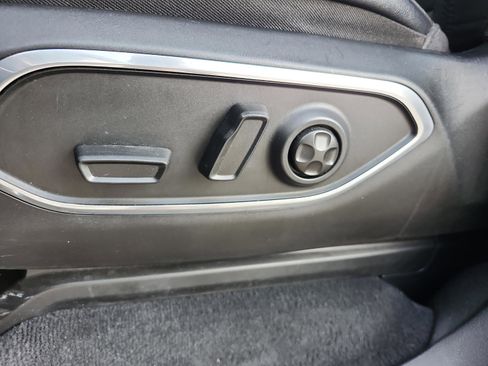 Used 2022 Jeep Wagoneer Series III w/ Premium Group I image 16