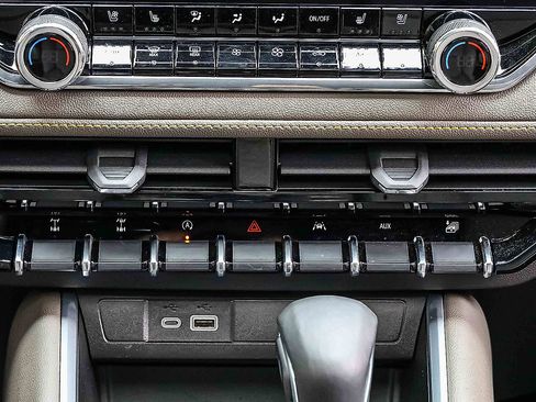 Used 2024 Chevrolet Colorado ZR2 w/ ZR2 Bison Edition image 13