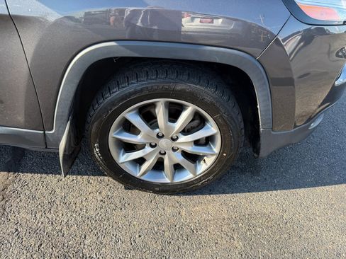 Used 2018 Jeep Cherokee Limited FWD image 19