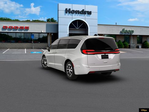 New 2026 Chrysler Pacifica Select image 5