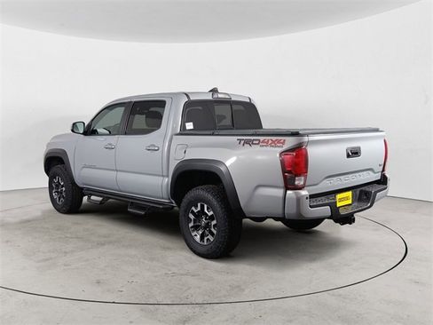 Used 2019 Toyota Tacoma TRD Off-Road image 2