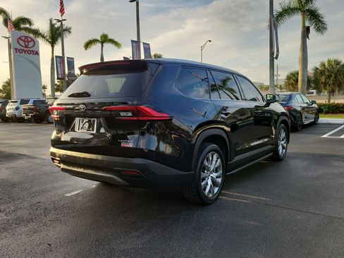Used 2024 Toyota Grand Highlander Limited AWD/4WD image 11