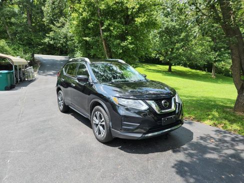 Used 2019 Nissan Rogue SV w/ Premium Package AWD/4WD image 2