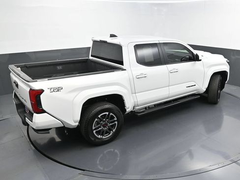 Used 2024 Toyota Tacoma TRD Sport AWD/4WD image 33
