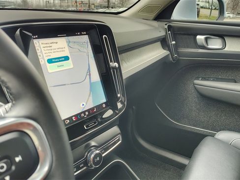 Certified 2025 Volvo XC40 B5 Plus image 23