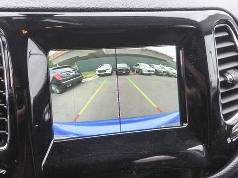Used 2021 Jeep Compass Latitude FWD image 32